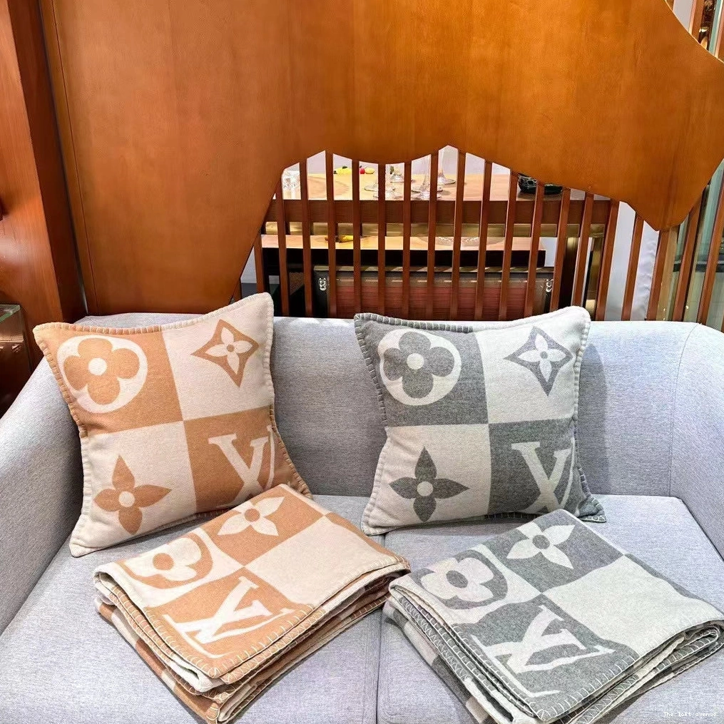 CUSTOM GREY CHECKERED THROW BLANKET 0714